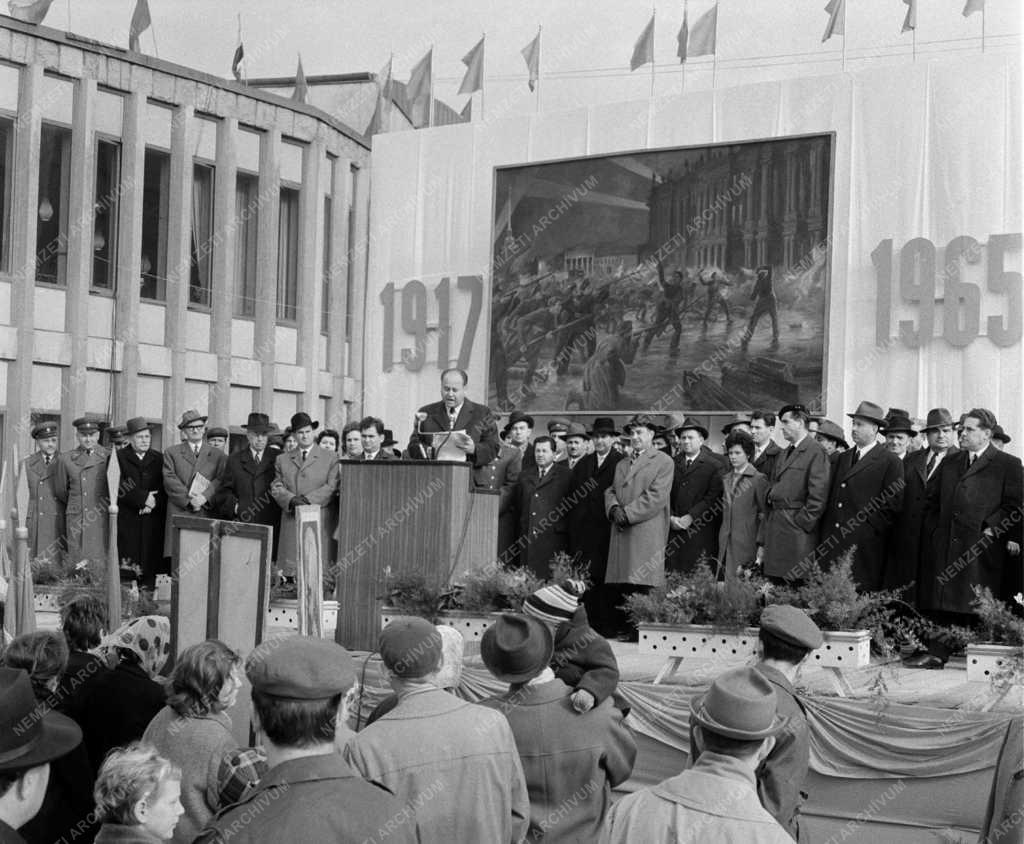 Ünnep - A Nagy Októberi Szocialista Forradalom 48. évfordulója Szombathelyen