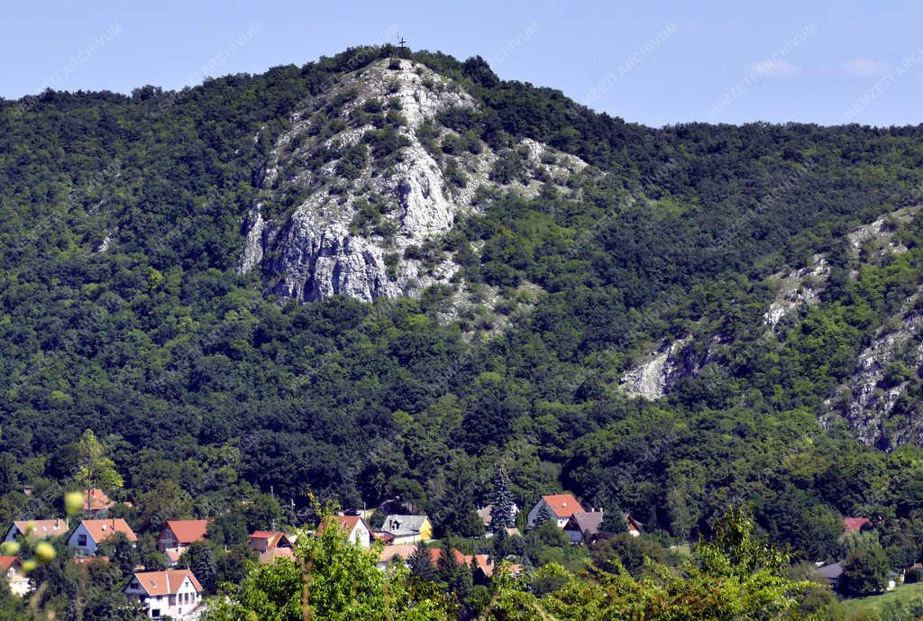 Tájkép - Csobánka - Az Oszoly-tető sziklatömbje