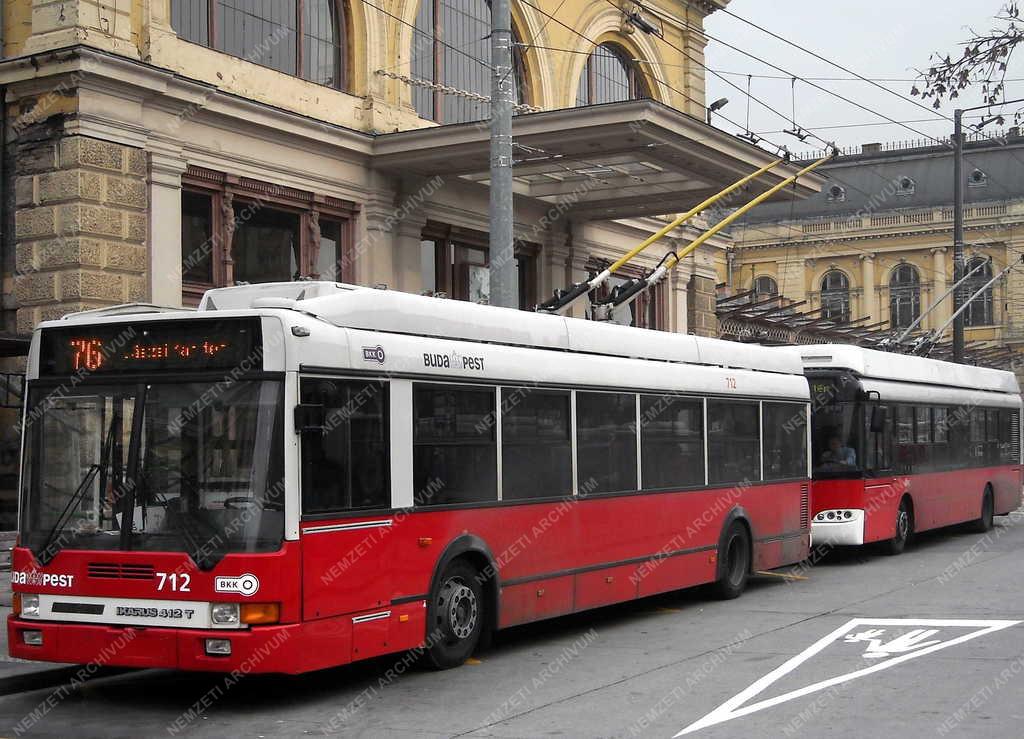 Közlekedés - Budapest - Trolibuszok a Keletinél