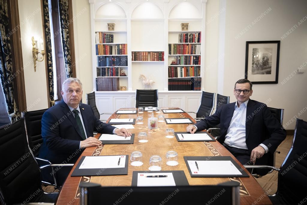 Orbán Viktor a volt lengyel miniszterelnökkel tárgyalt