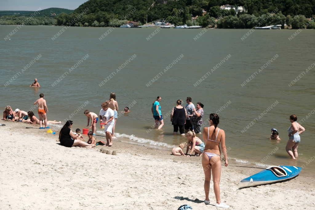 Szabadidő - Nagymarosi szabadstrand a Dunán