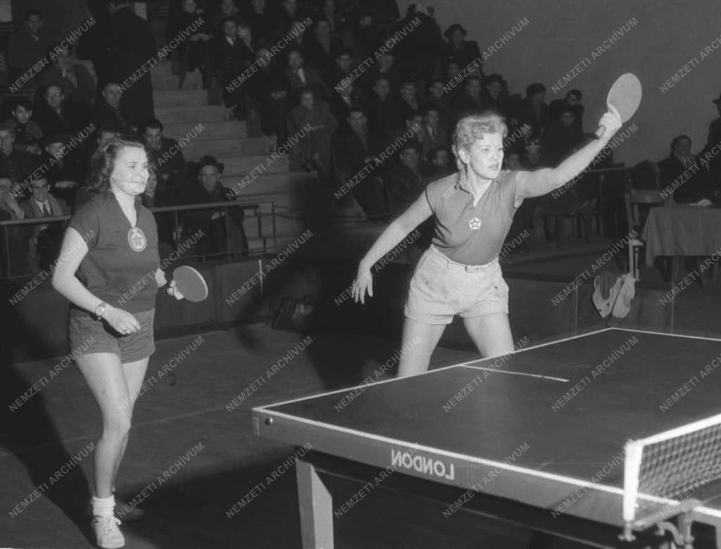 Sport - Asztalitenisz-bajnokság a Sportcsarnokban 