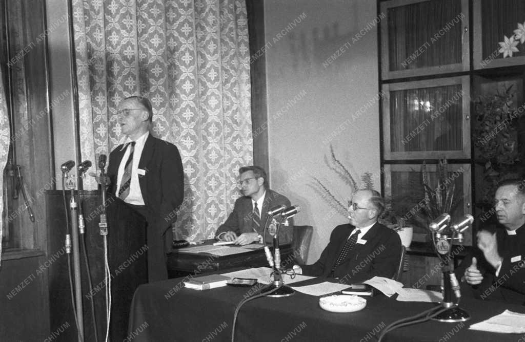 Vallás - Az Egyházak Világtanácsának ülése 
