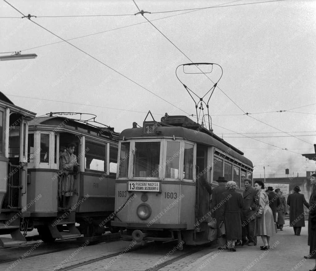 Tömegközlekedés - Meghosszabbították a 13-as villamos útvonalát