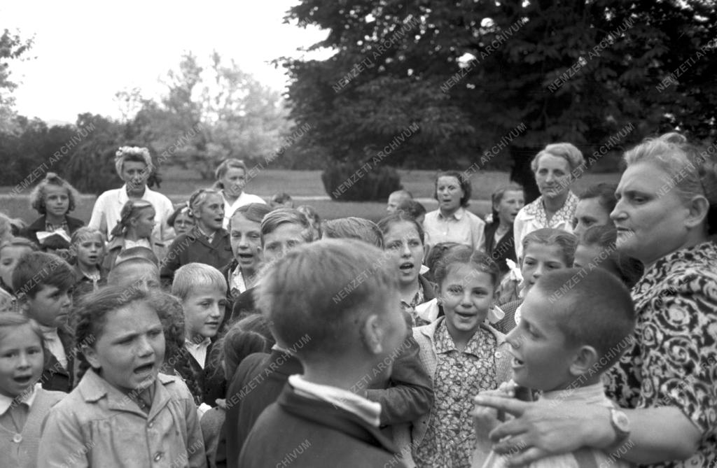 Nyaralás, vakáció - Gyerekek a Balatonnál