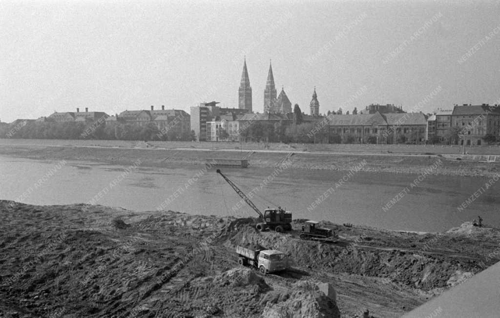 Településfejlesztés - Rendezik az újszegedi Tisza-partot