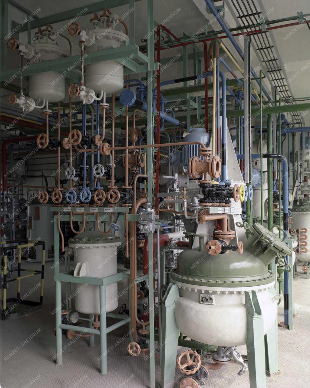 Ipar - Chinoin Gyógyszergyárugyár