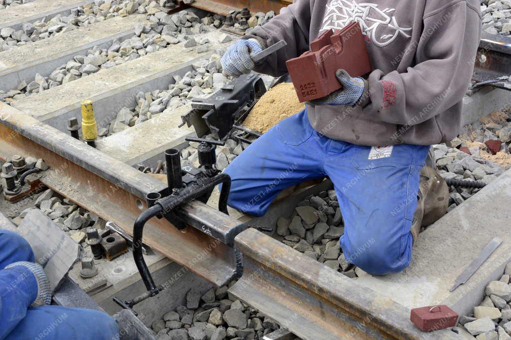 Felújítás - Vác - Megújul a váci vasútállomás