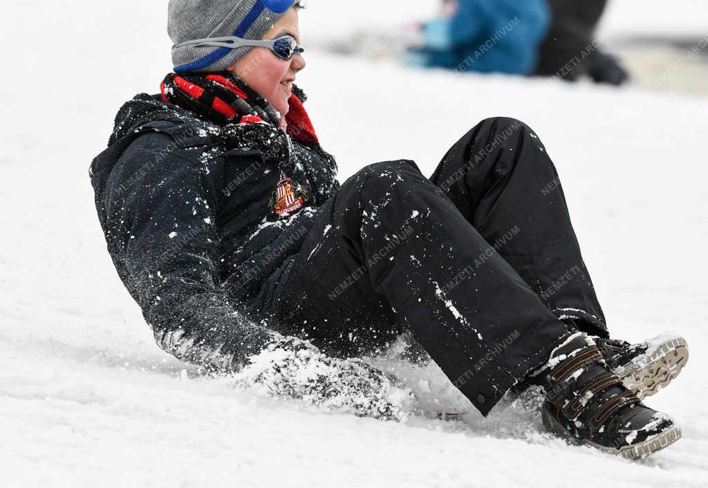 Szabadidő - Debrecen - Szánkózók