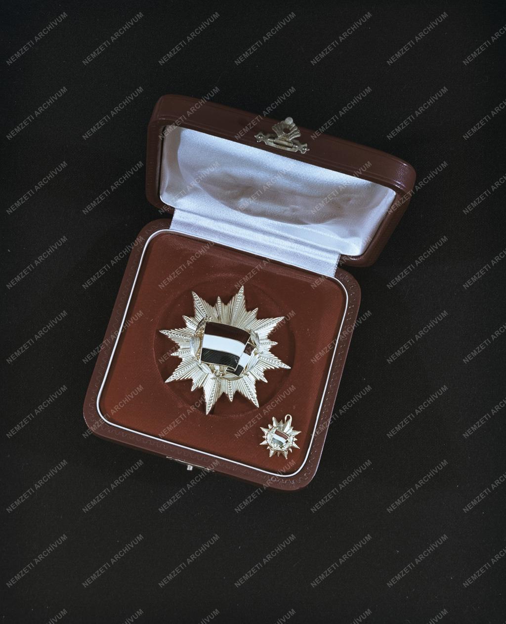 Kitüntetés - Magyar Népköztársaság Zászlórendje