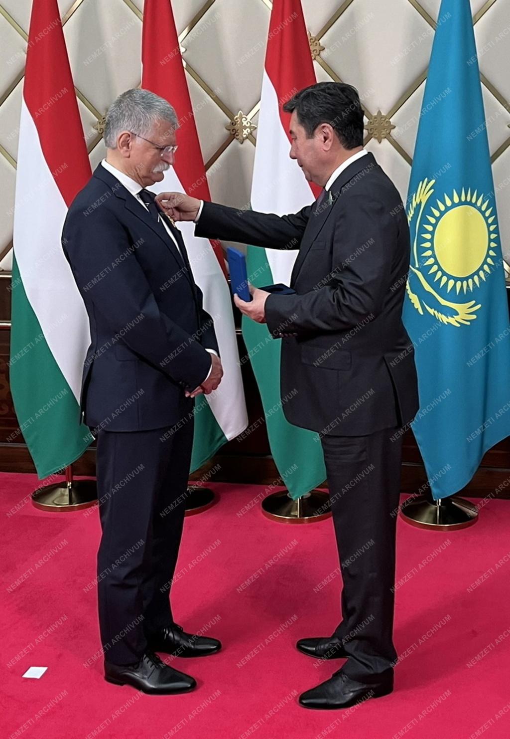 Kövér László Asztanában 