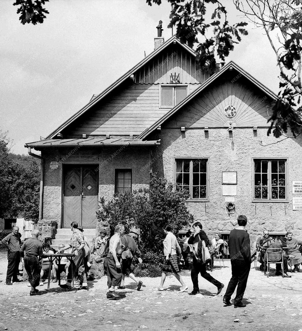 Természetjárás - Kevélynyergi menedékház