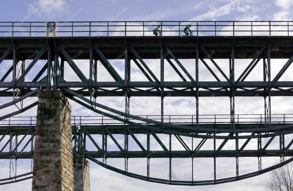 Közlekedés - Biatorbágyi egykori vasúti viadukt