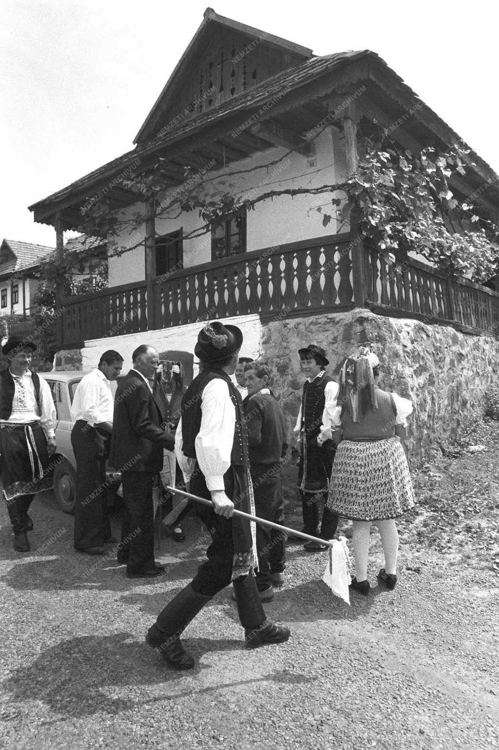Népszokások - Hollókői lakodalom