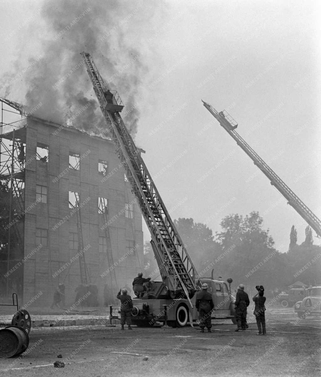 Katasztrófavédelem - VIII. Országos Tűzoltóverseny