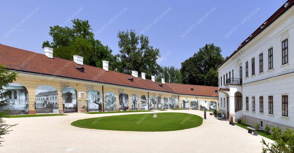 Műemlék - Tata - Az Esterházy-kastély