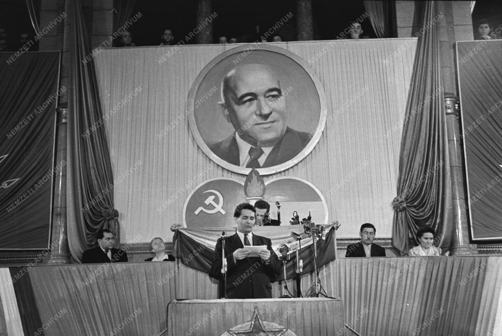 Belpolitika - Az MSZT kongresszusa 