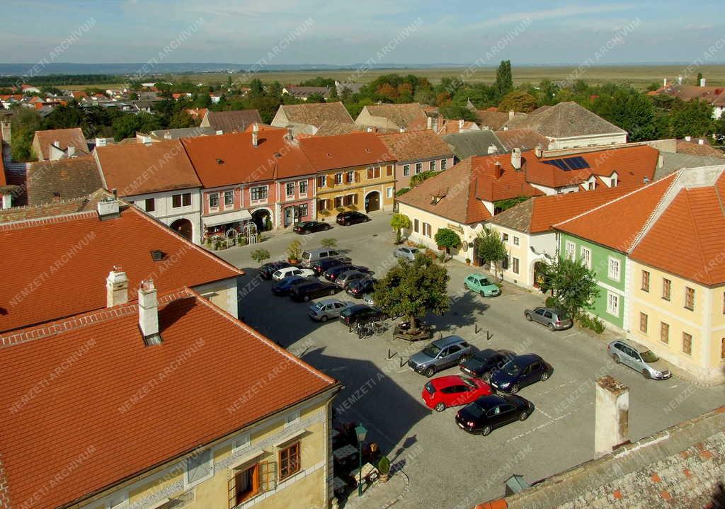 Táj, város - Ausztria - Ruszt lakóépületei madártávlatból