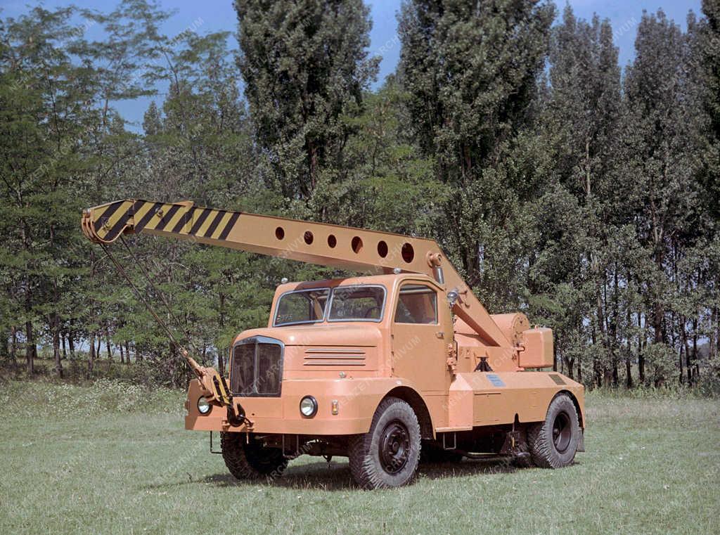 Jármű - Közlekedés - Daruskocsi