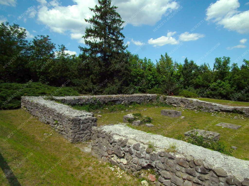 Leányfalu - Római őrtorony romja