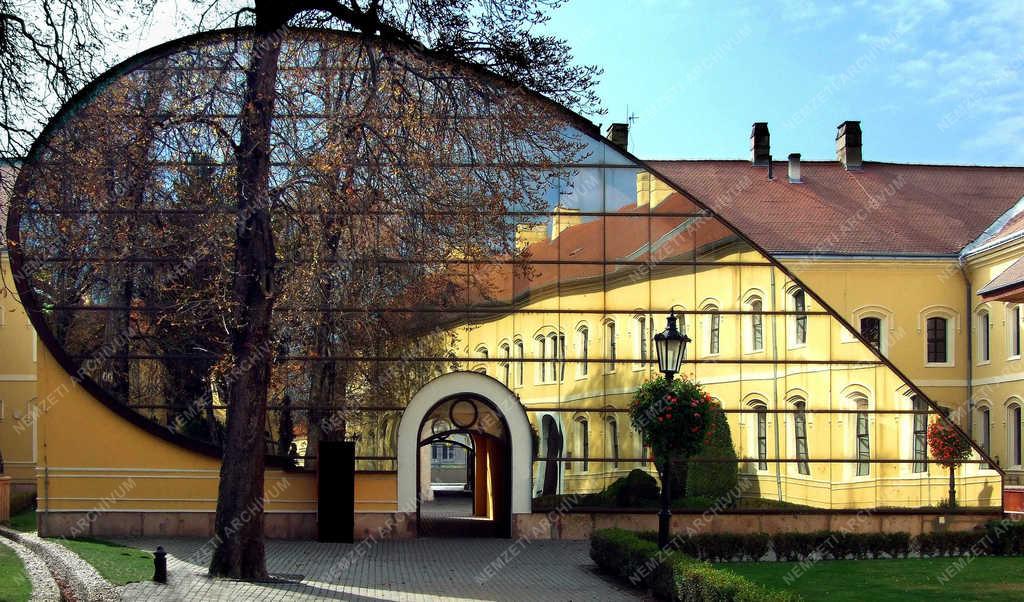 Felsőoktatás - Révkomárom - A Selye egyetem épületszárnya
