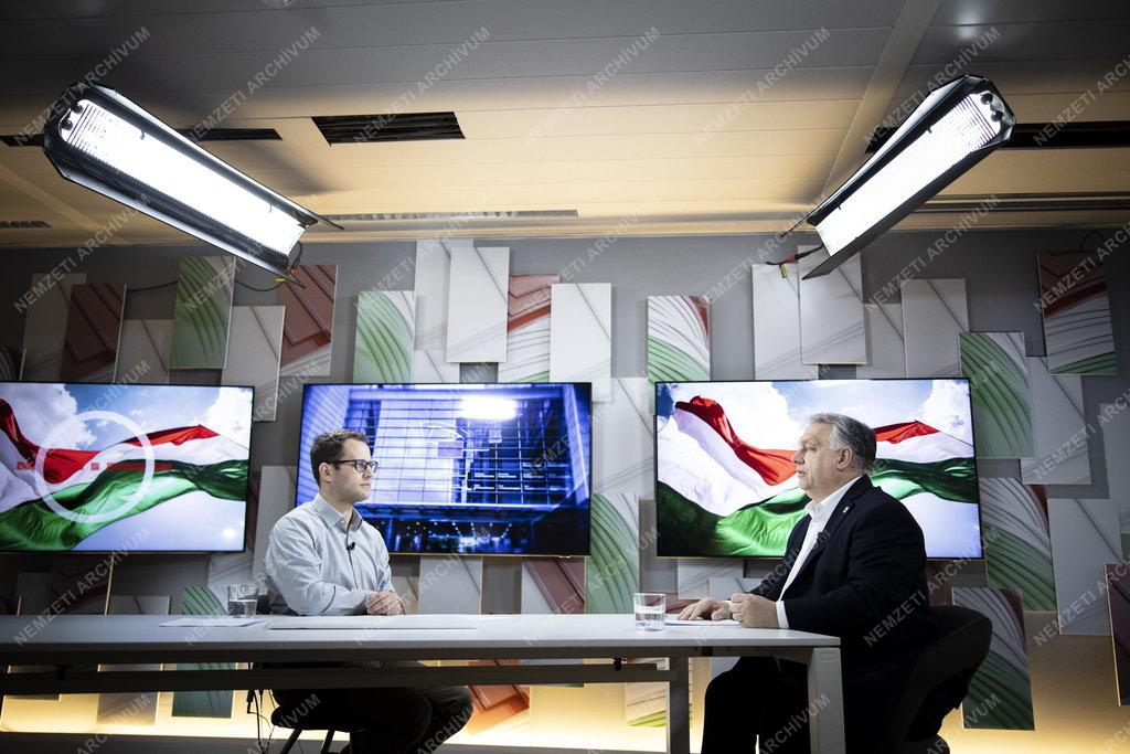 Miniszterelnöki interjú a Kossuth rádióban