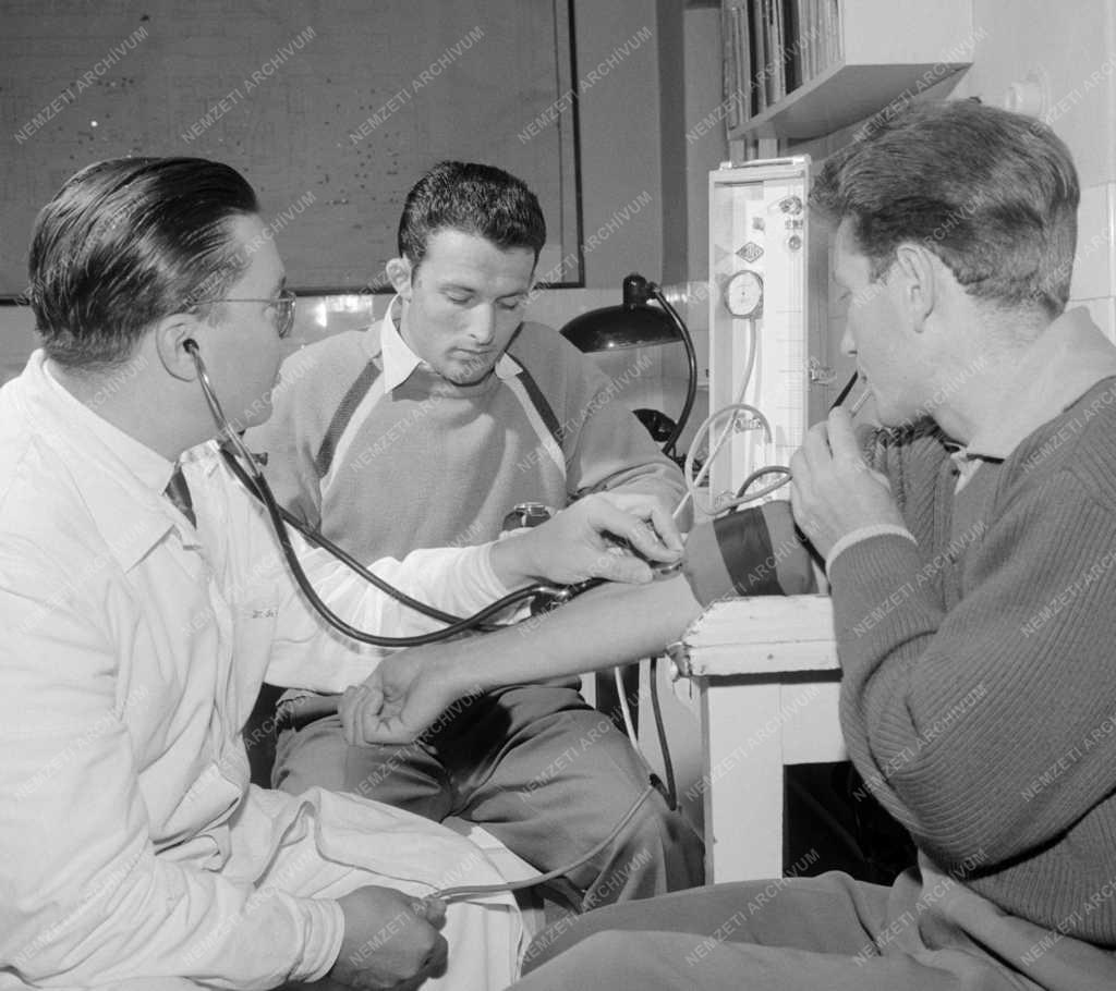 Egészségügy - Ipar - Szolnoki Járműjavító szakorvosi rendelője