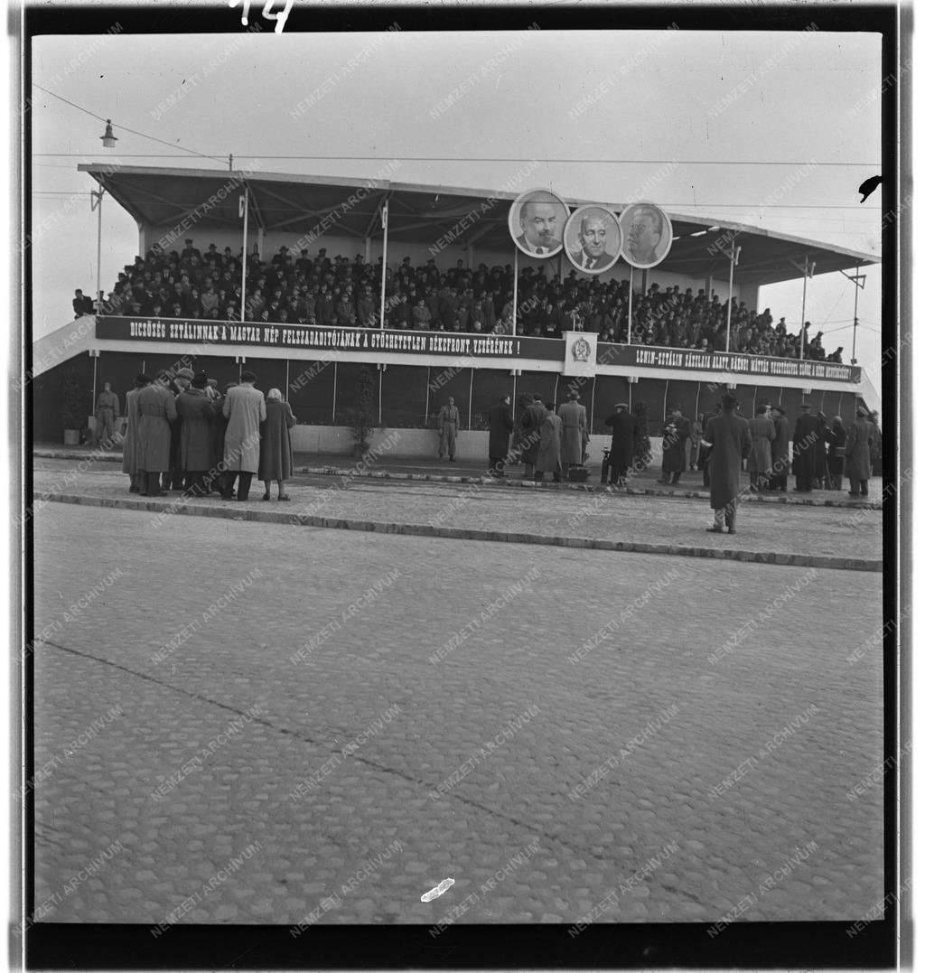Közlekedés - A Sztálin híd avatása