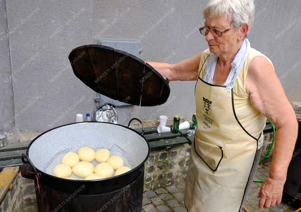Gasztronómia - Zebegény - Gőzgombóc fesztivál