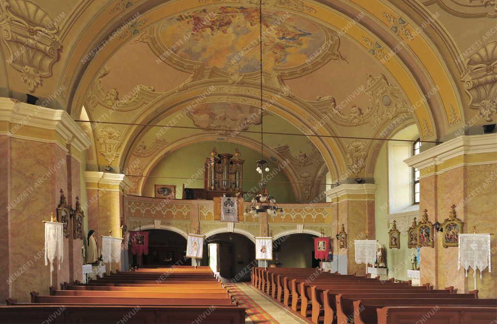 Gyöngyössolymos - Templombelső