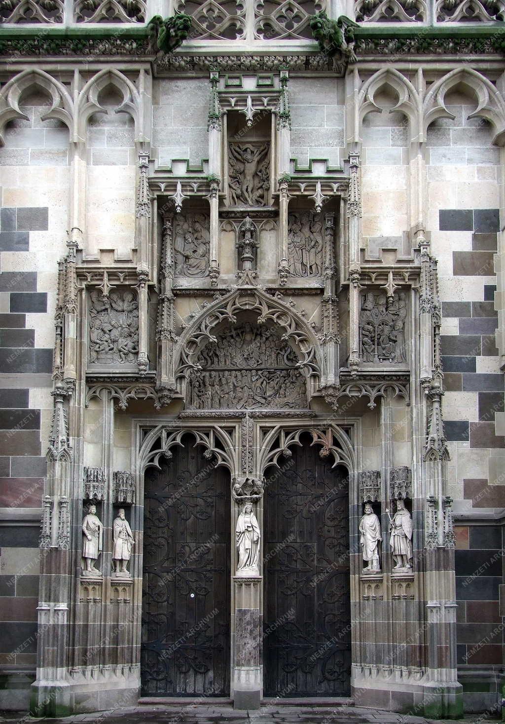 Műemlék - Kassa - A dóm gótikus épületdíszei