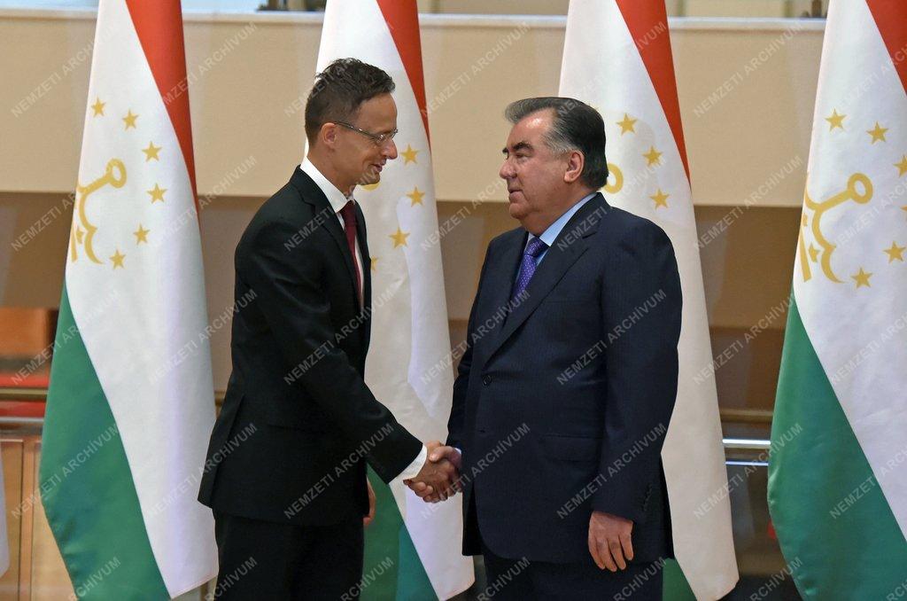 Szijjártó Péter Tádzsikisztánban