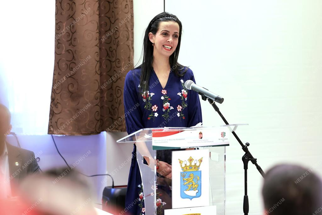 Itthon, együtt, veletek címmel konferencia Topolyán