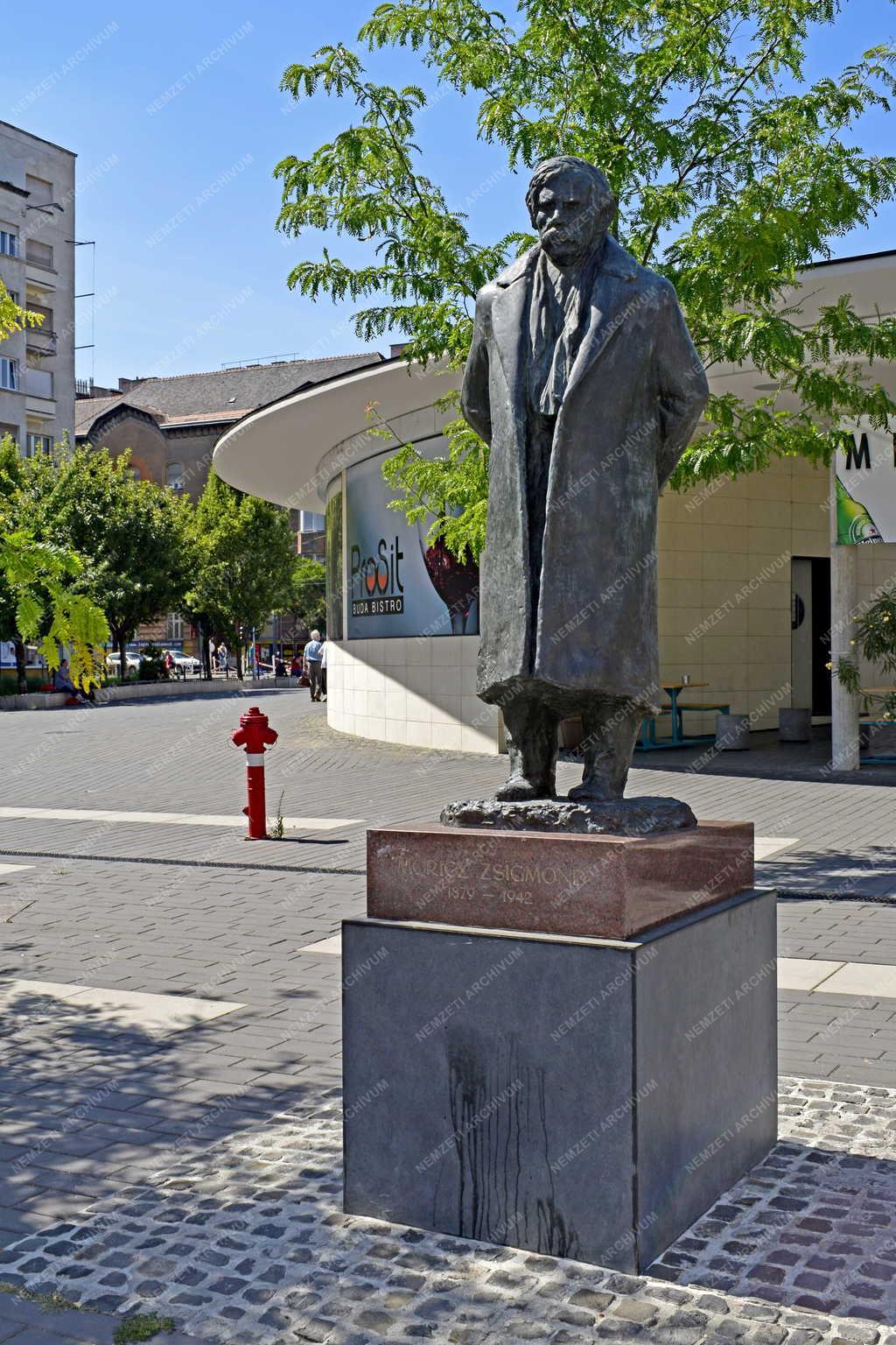 Városkép - Budapest - Móricz Zsigmond szobra