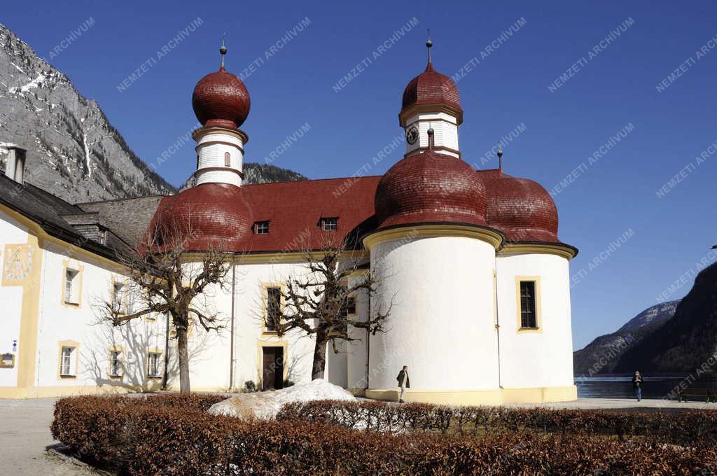 Vallás - A St. Bartholome templom