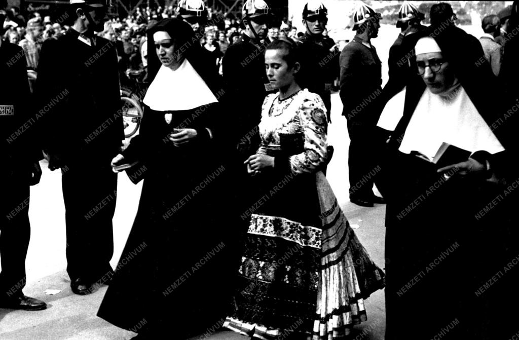 Vallás - Szent Jobb körmenet