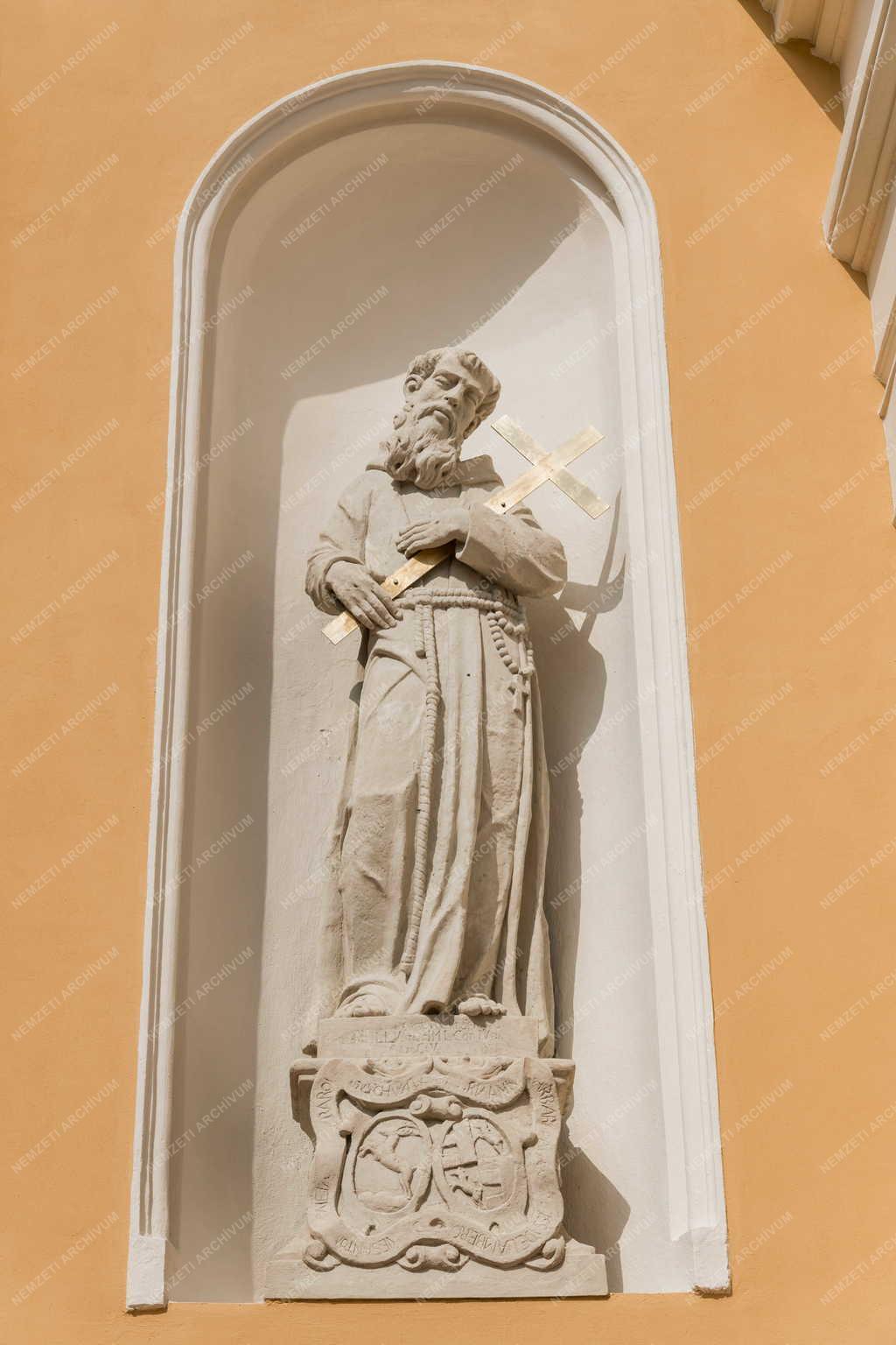 Egyház - Mór - Assisi Szent Ferenc fülkeszobra