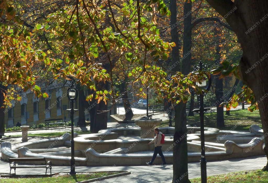 Városkép - Pécs - A Szent István tér ősszel