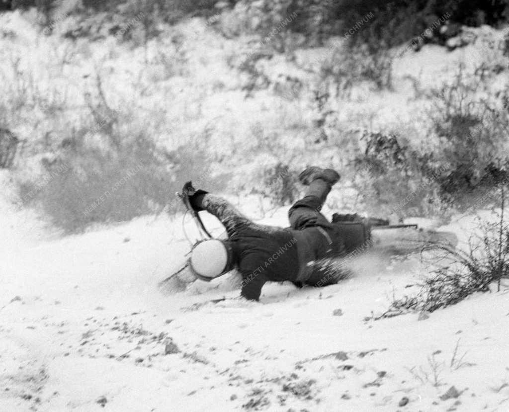 Sport - Motokrossz edzés havas pályán