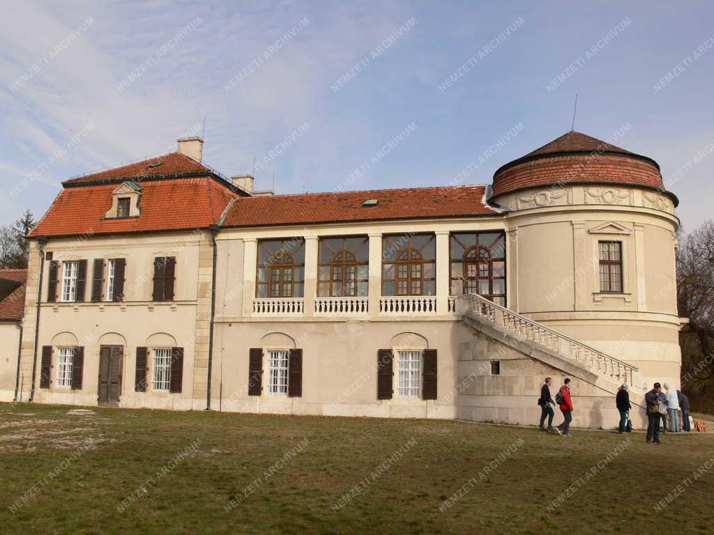 Iszkaszentgyörgy - Amedé-Bajzáth-Pappenheim kastély 
