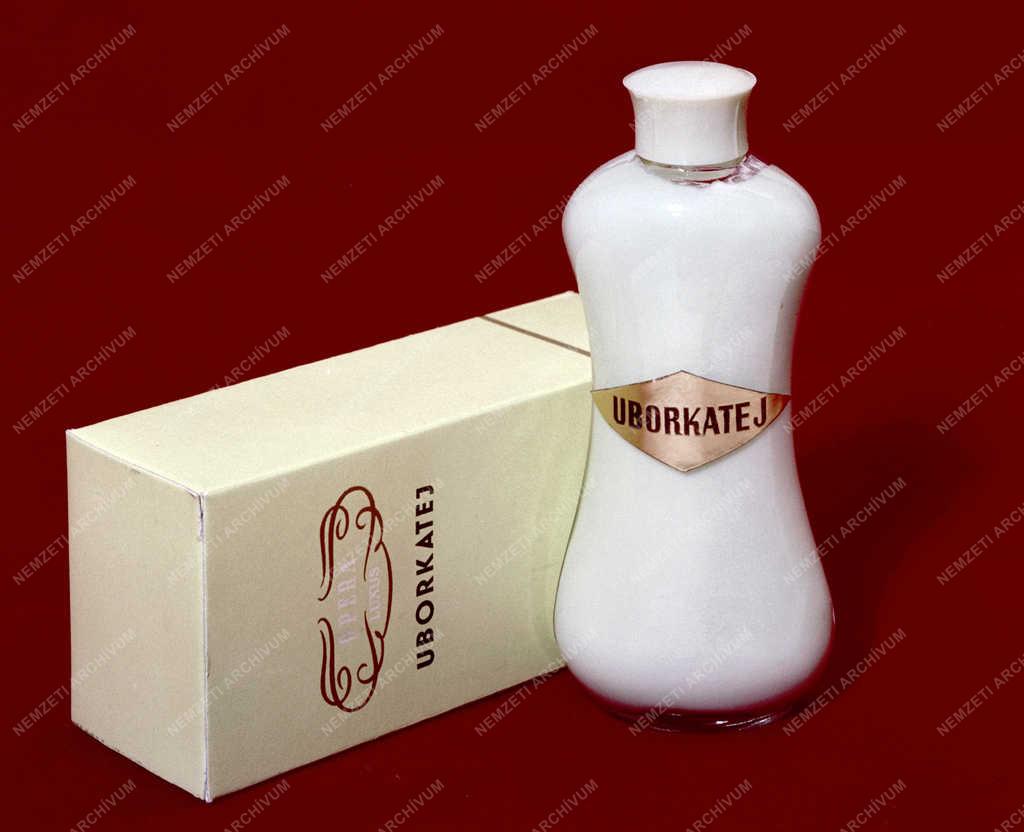 Ipar - Kozmetikai és Háztartásvegyipari Vállalat