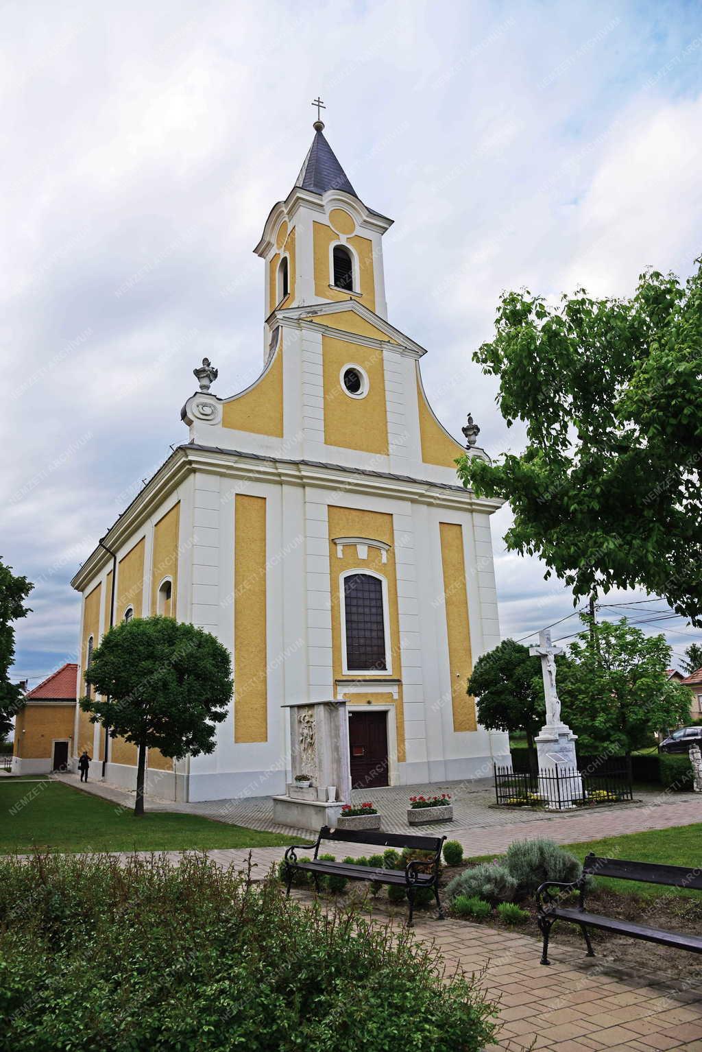 Település - Nyúl - Római katolikus templom