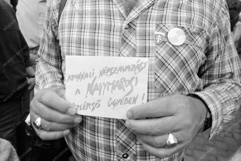 Belpolitika - Tüntetés a vízlépcső ellen