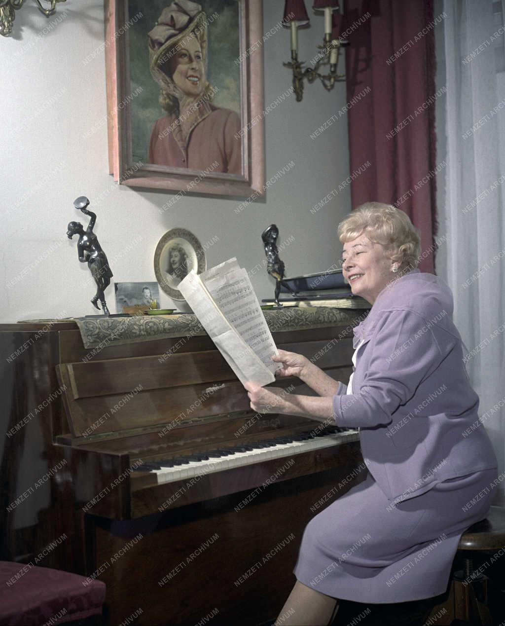 Kultúra - Személy - Honthy Hanna színművésznő