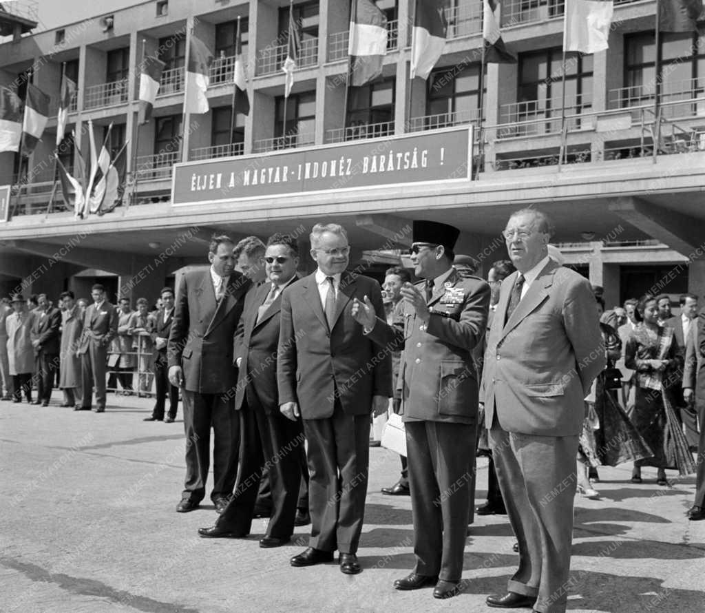 Külkapcsolat - Sukarno Indonéz Köztársaság elnök Magyarországon