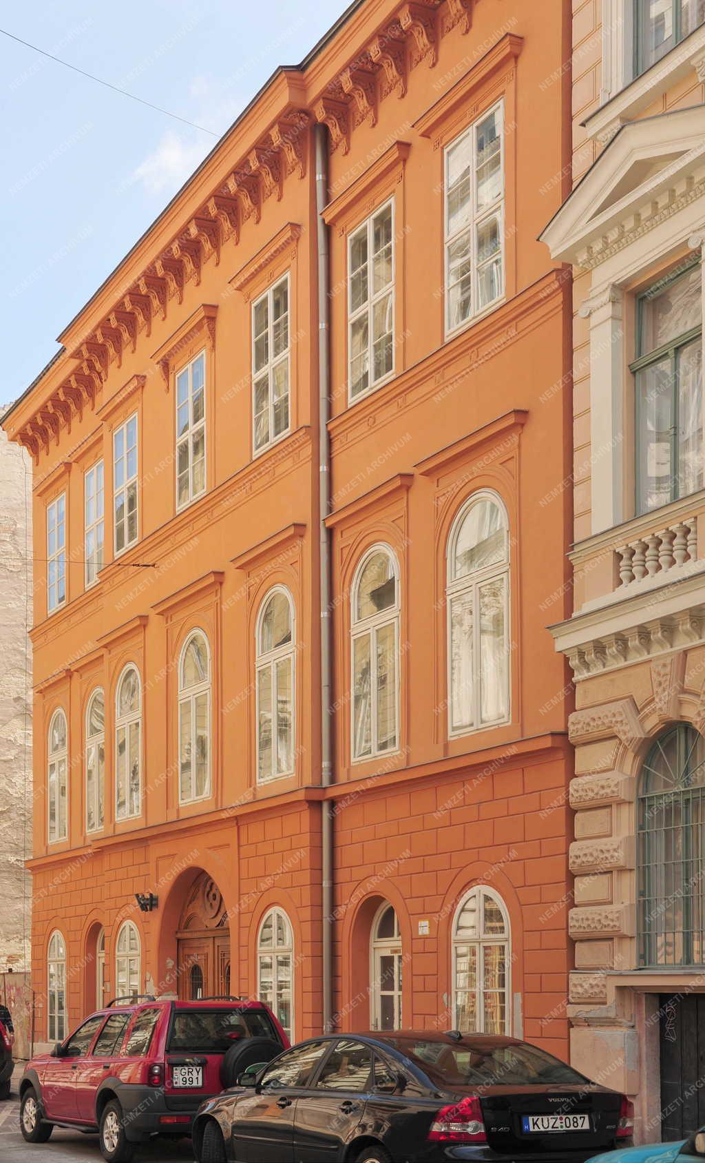 Budapest - Lakóépület - Szerb utca