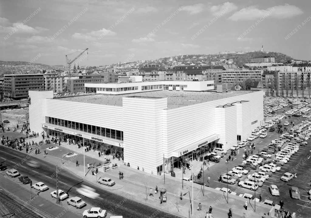 Építőipar - Megnyílt a Skála Áruház