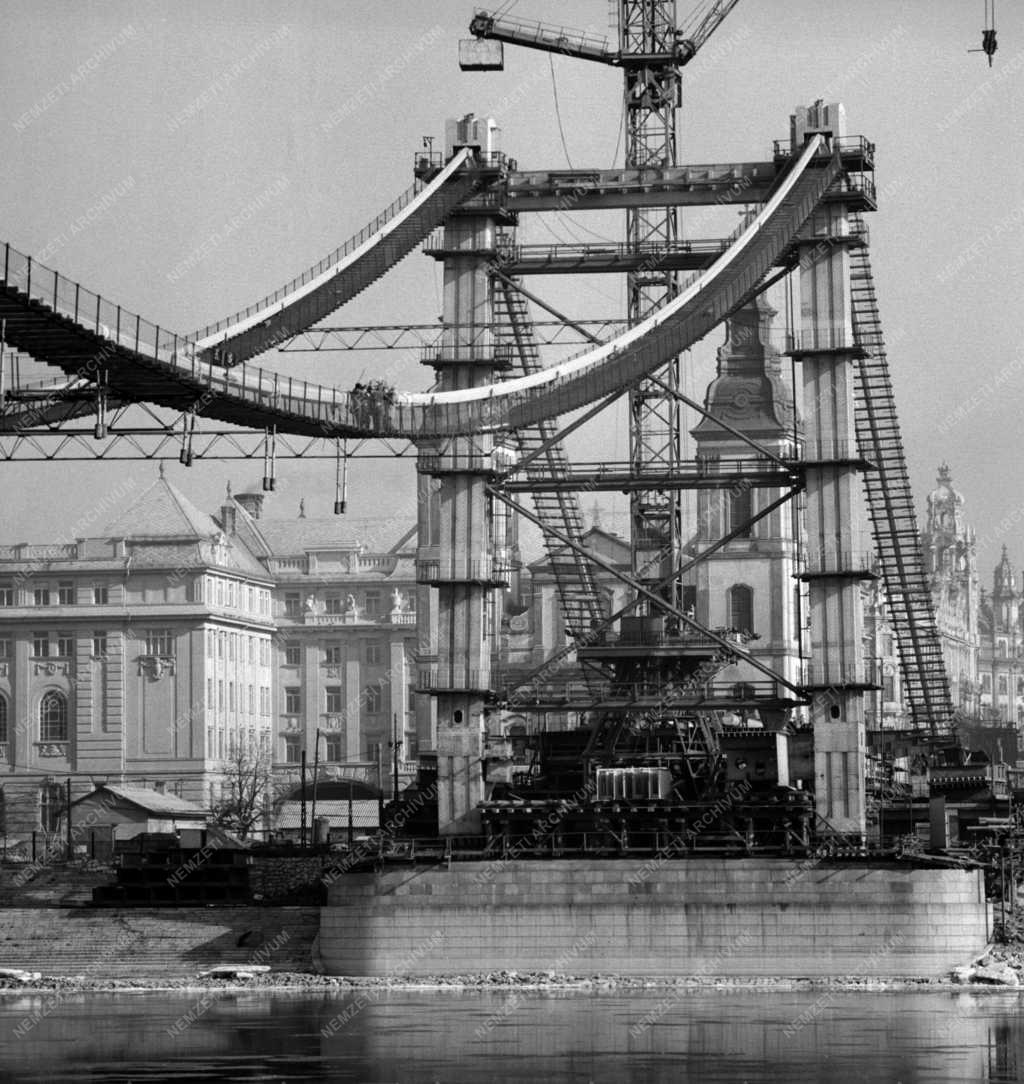 Hídépítés - Az Erzsébet híd építése