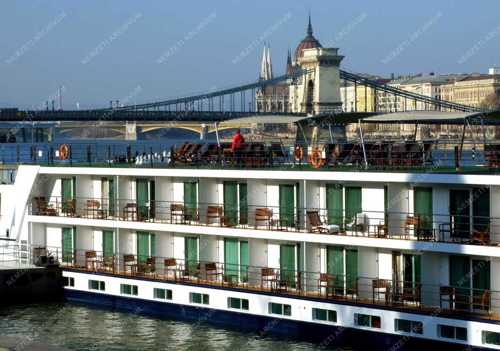 Budapest - Szállodahajó - Duna 