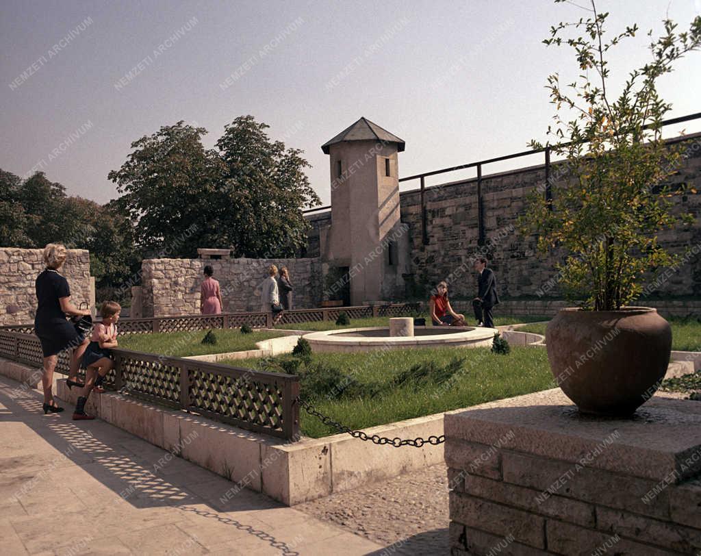 Városkép - Kultúra - Helyreállították a Budavári Palota középkori szárnyát és udvarát